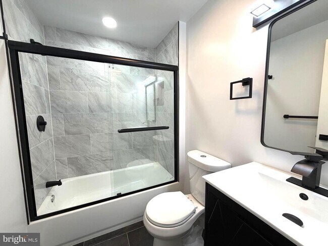 Photo - 330 N 2nd St