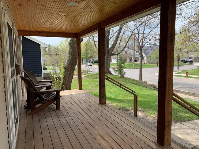 Building Photo - Great Southwest Minneapolis 3br/2ba Home - Avail June 1 for long term lease