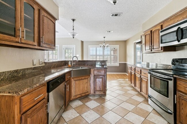 Photo - 308 Willowdale Blvd