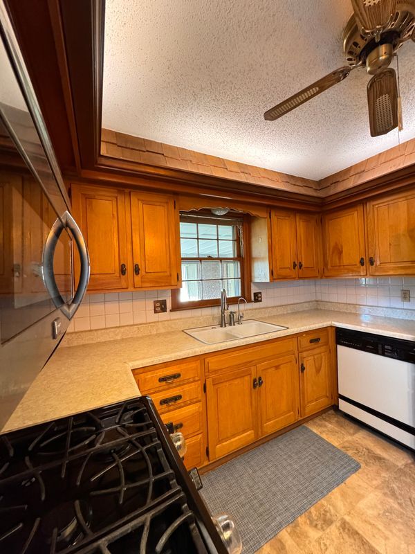 Photo - 8000 Oakland Ave