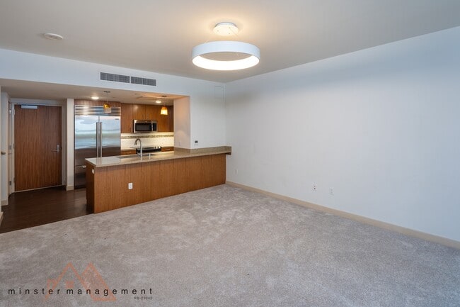 Photo - 555 South St