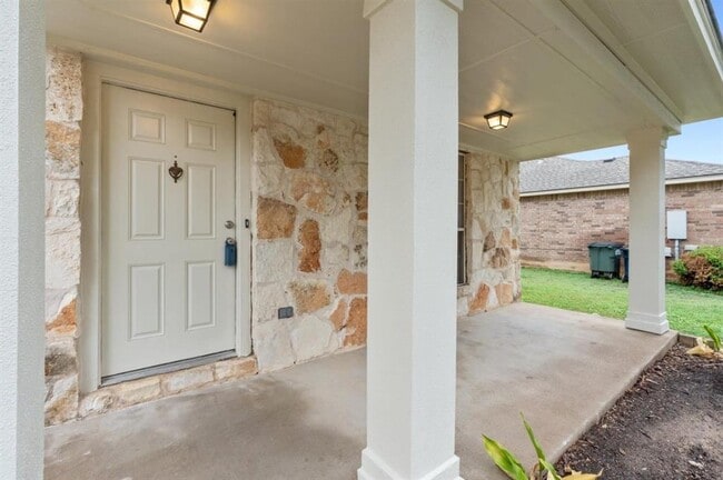 Photo - 909 Remington Dr