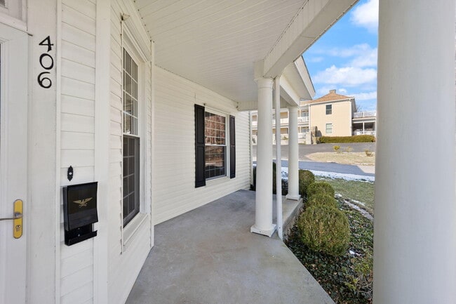 Photo - 406 N Main St