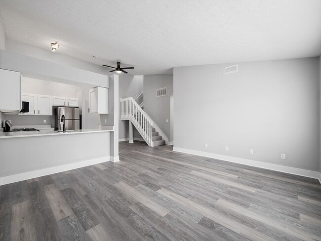 Photo - Elmwood Villas Apartments