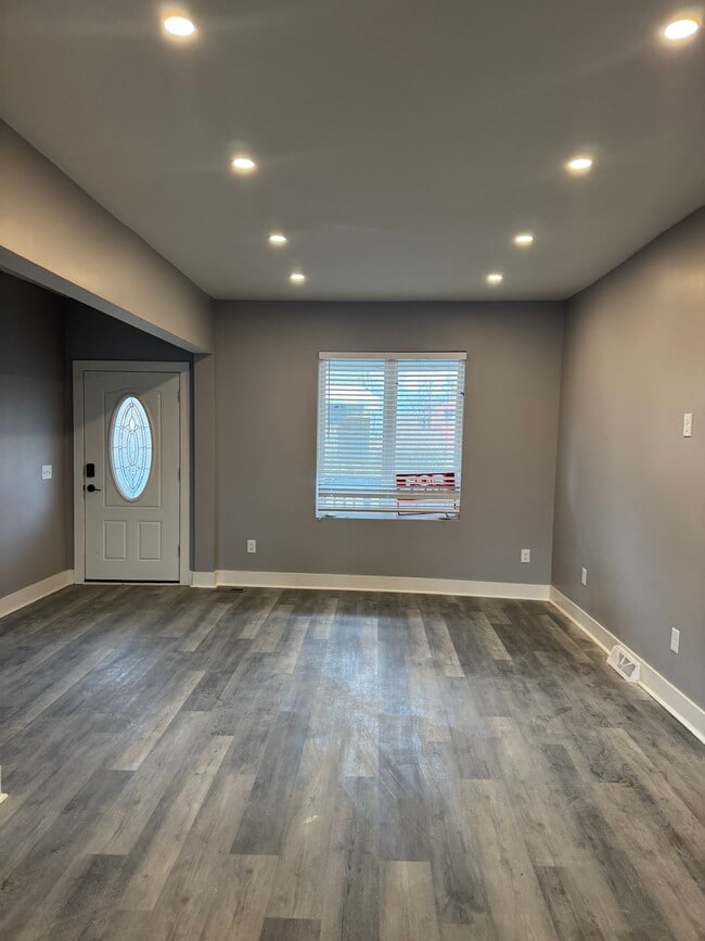 Photo - 3374 Webster Ave