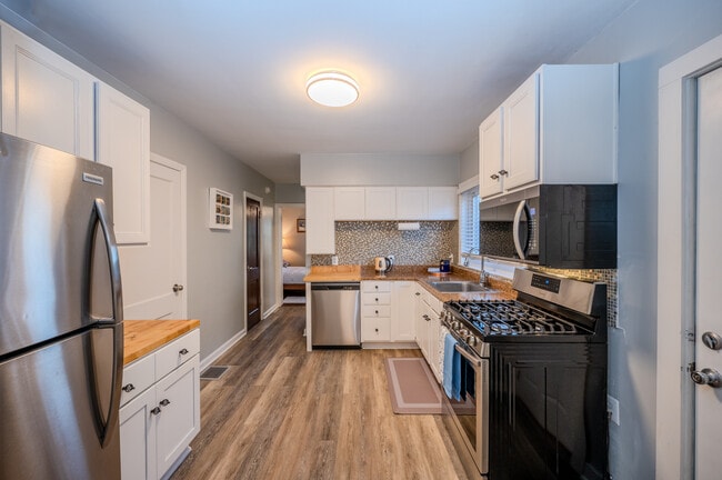 Photo - 1120 N Dearborn St