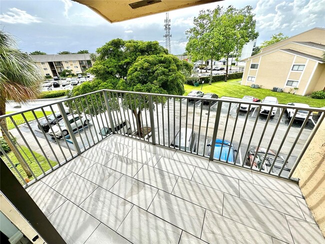 Photo - 251 Palm Cir W Unidad 302