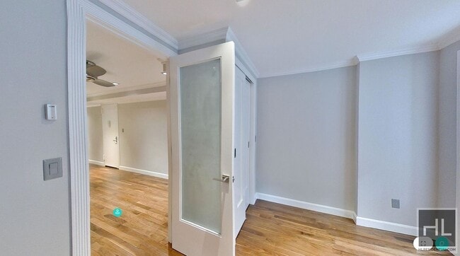 Photo - E 25TH ST. Unidad 4F