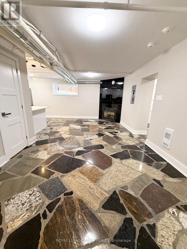 Photo - 325 Cooper St