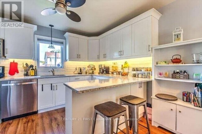 Photo - 511 Admiral Dr