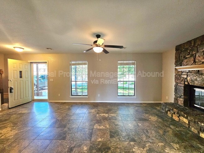 Photo - 1811 W Gulfport Cir