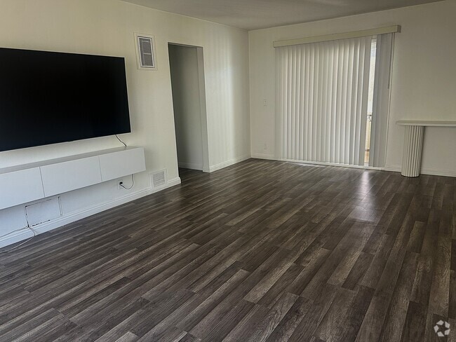 Building Photo - 12351 Oxnard St Unit B Rental