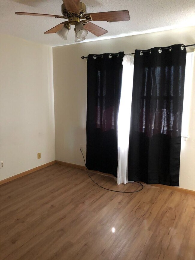 Photo - 1 Bedroom, 1 Bath Townhouse in LeClaire, IA