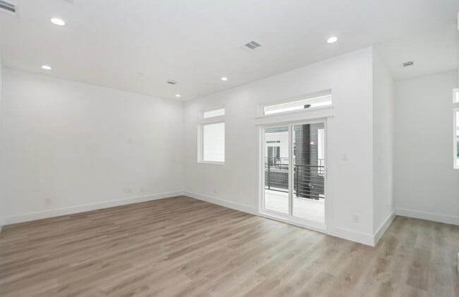 Photo - 505 Schweikhardt St