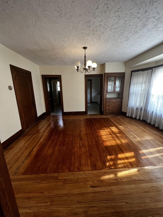 Photo - 302 S Green St
