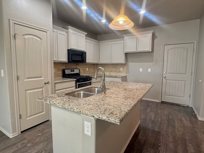 Photo - Beautiful 3 Bed 2 Bath Duplex in Surrey Hills!!