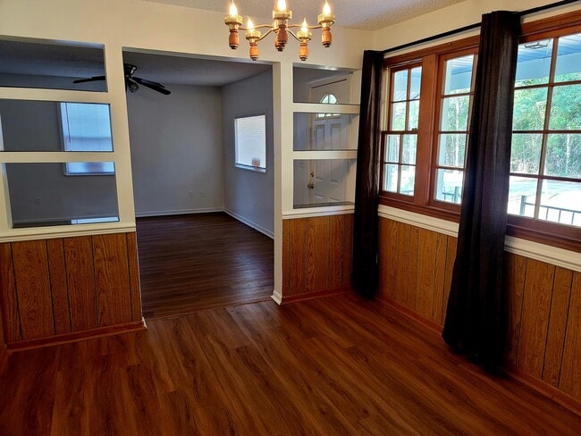 Photo - 807 Laurel Rd