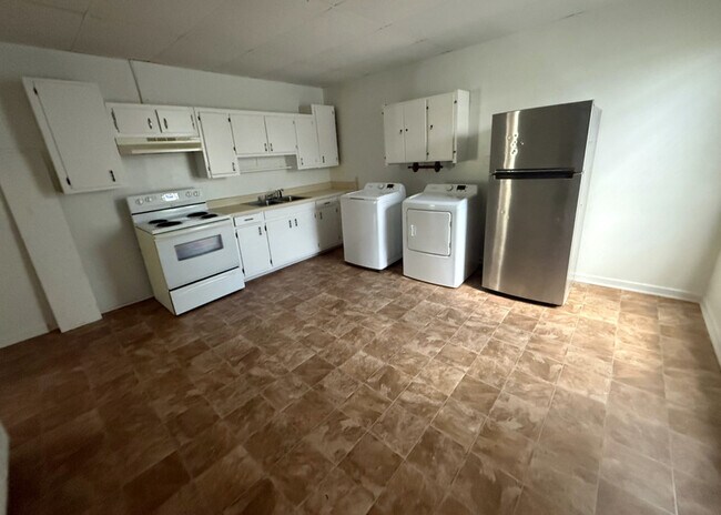 Photo - 202 Spring St