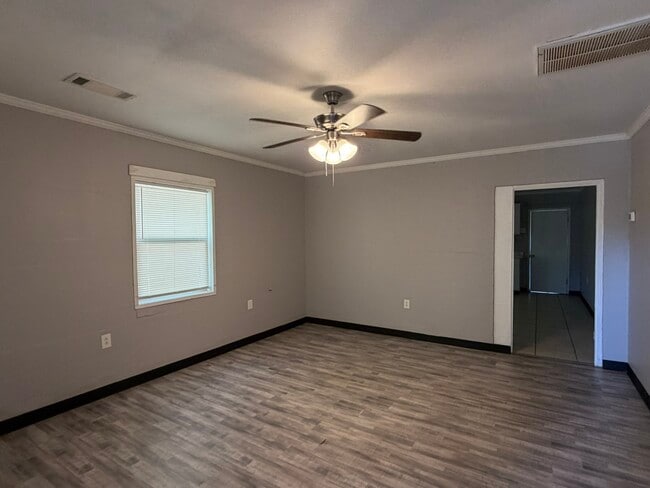 Photo - 1109 W Wall St