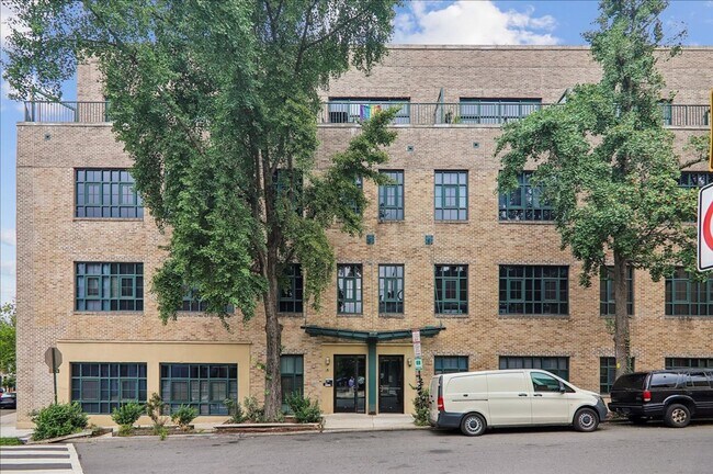 Unbeatable location, Contemporary 1 BD 1.5 BA in Adams Morgan with PARKING, private balcony and R... - Unbeatable location, Contemporary 1 BD 1.5 BA in Adams Morgan with PARKING, private balcony and R...