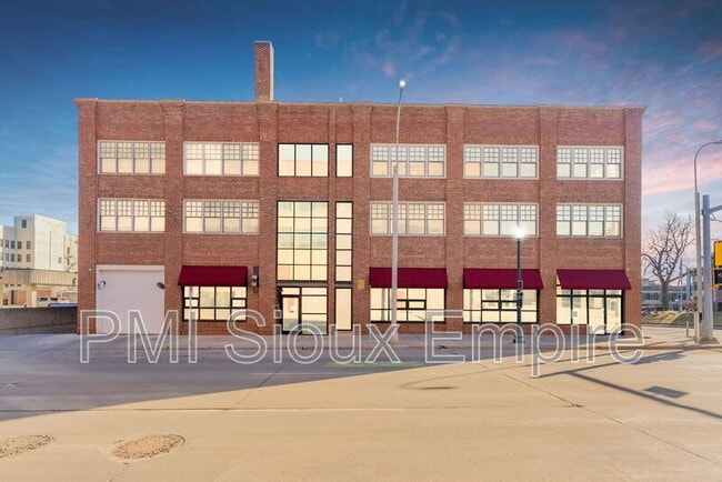 Building Photo - 132 S Dakota Ave Unit 207