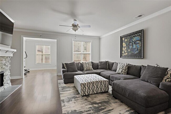Photo - 1097 Township Square