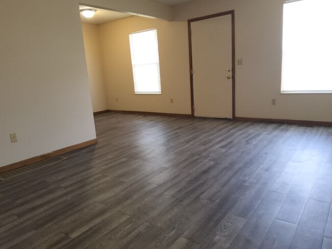 Photo - 208 Heritage Cir