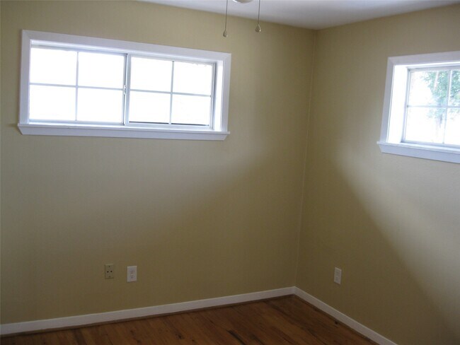 Photo - 3010 Oakdale St Unit 4