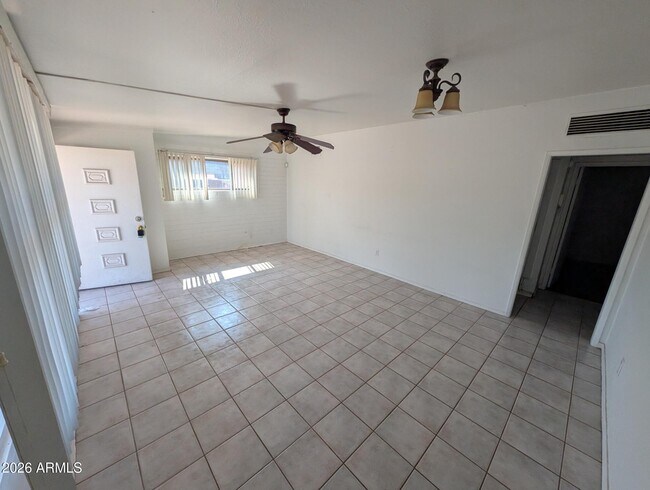 Photo - 523 W 16th St