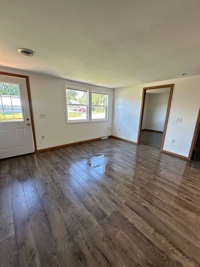 Maple Willow Duplex - Maple Willow Duplex Apartment Unit Maple