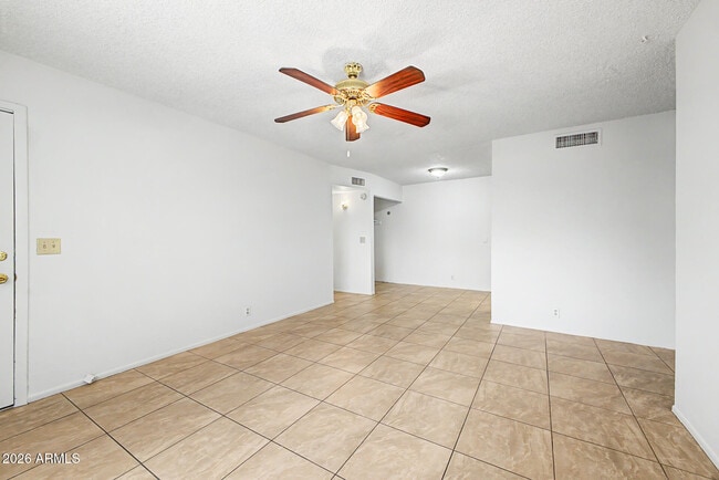 2931 E Beck Ln Unidad 1