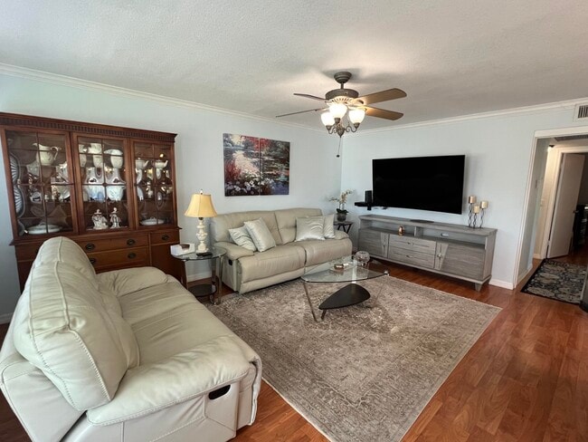 Photo - 181 Farnham H Unit 181