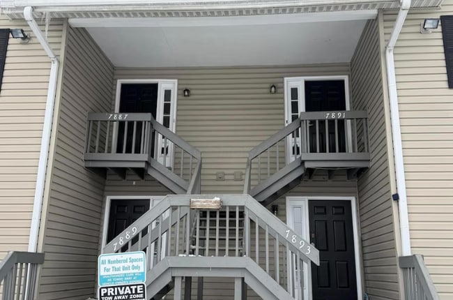 Building Photo - 7891 Thornfield Ln Unit 7891