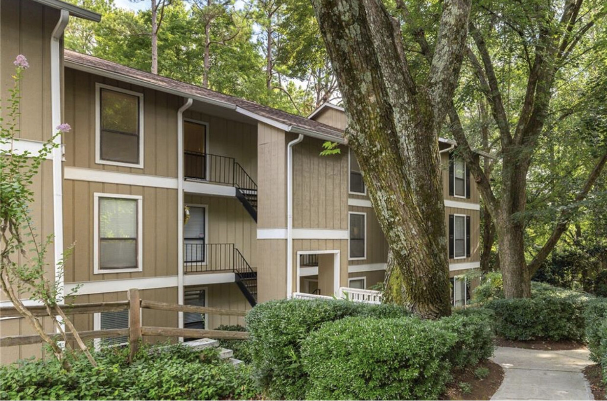 Front of Condo - 5137 Roswell Rd (Sandy Springs, GA)