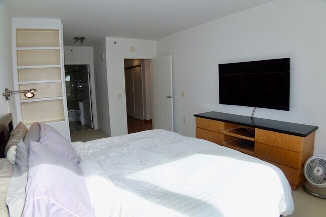 Photo - *New* 2 Bed & 2 Bath Condo in Fidi with Parking