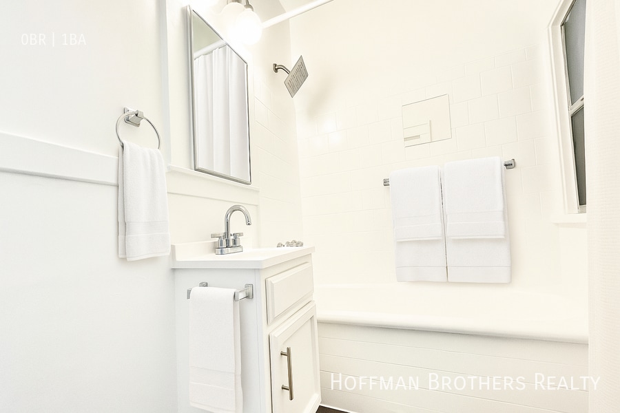 Photo - 913 Grattan St Unit 105