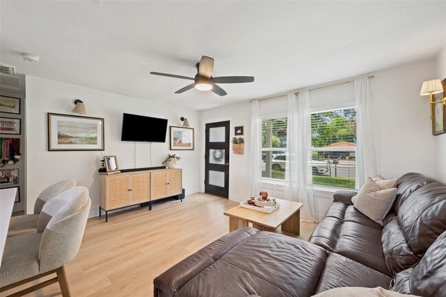 Photo - 1103 Brass St
