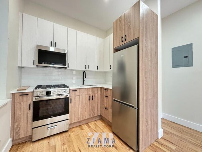 Building Photo - 2 bedroom in Brooklyn NY 11226 Unit 3F
