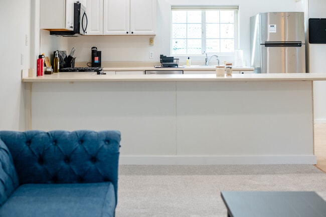 438 S Ella Ave Unit The Plex: B Side