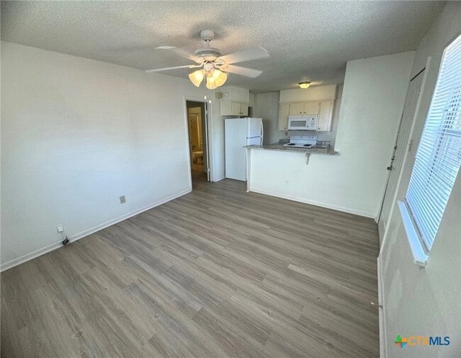 Photo - 604 Sunset Ln Unidad B