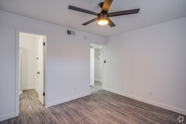 2 BR, 2 BA - 977 SF - The Brentwood