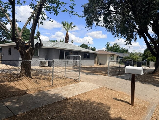 Photo - 824 W Valencia Ave