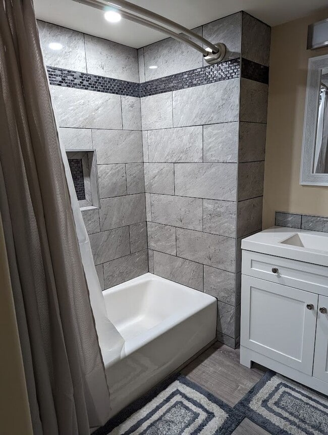 Photo - 3 bedroom 2 bath Pet-Friendly House with Amazing Backyard!