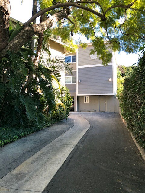 11360 Ovada, - Side la entrada para auto - 11360 Ovada Place