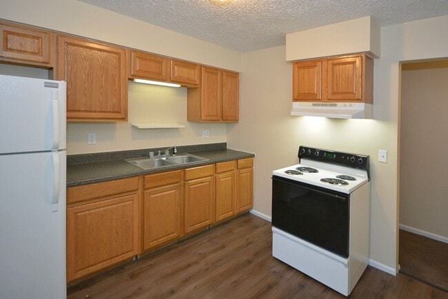 Photo - ***Ask about our Security Deposit Alternative!*** $899- Remodeled one bedroom apartment in Eastwood Unidad 1313 Huntington #2
