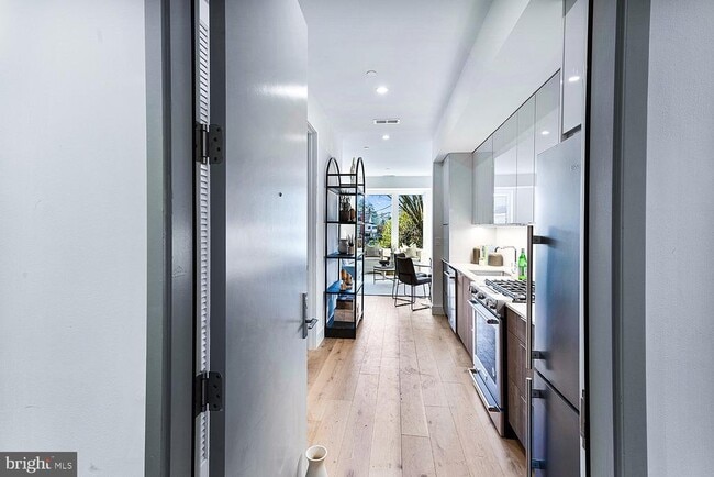 Building Photo - 4804 Georgia Ave NW Unit 303