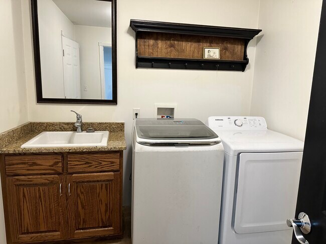 Photo - 174 Victoria Ln