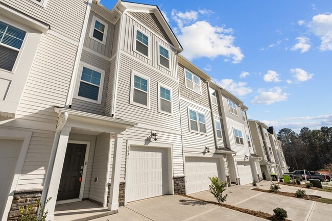 Photo - 3031 Castle Loch Ln