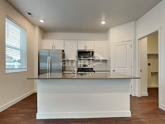 Photo - 7921 Selah St SW