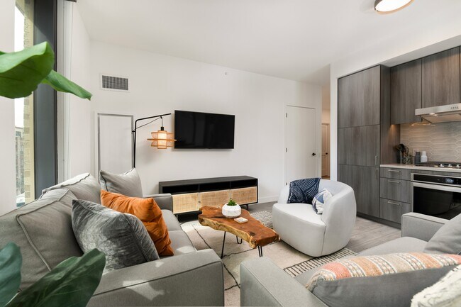 Photo - 907 W Madison St